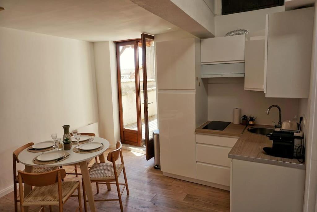 Emplacement N°1+terrasse Vue+cite+trivalle+clim Carcassonne