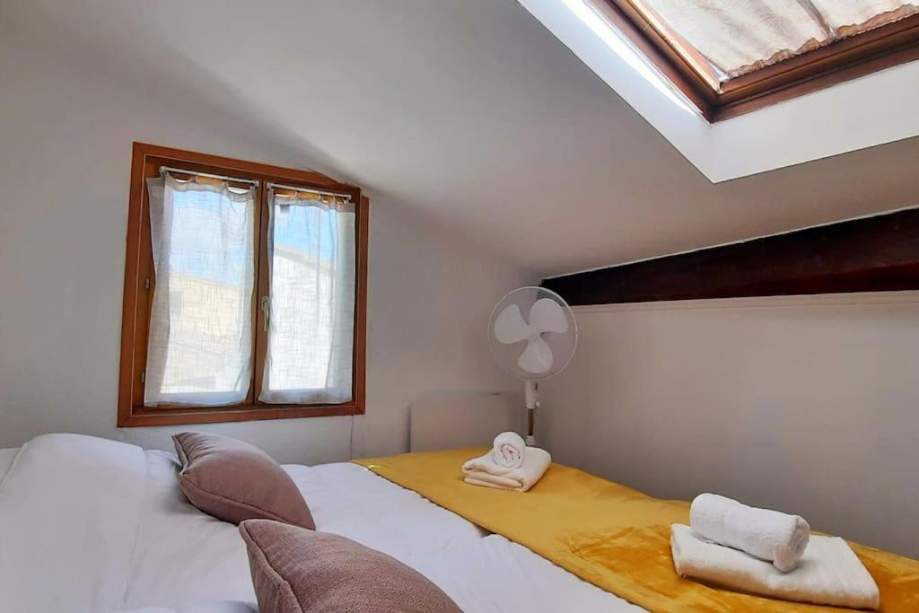 Emplacement N°1+terrasse Vue+cite+trivalle+clim * Carcassonne